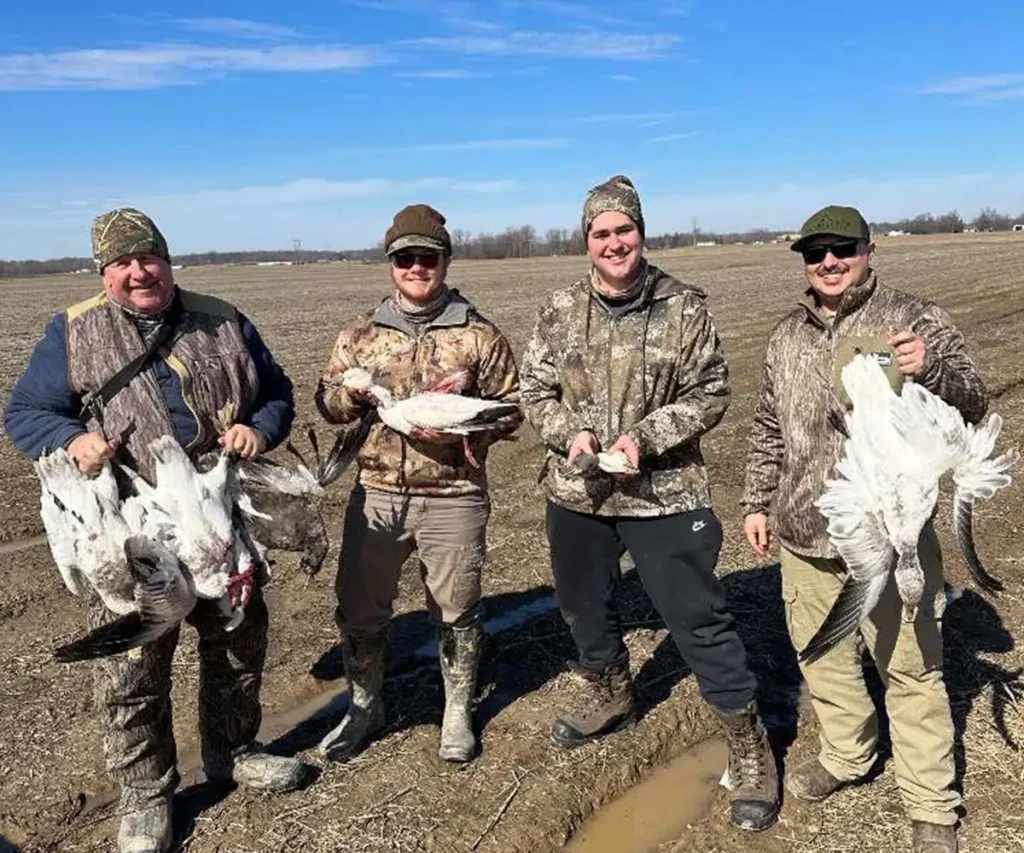 Southern IL waterfowl hunts - Arkansas snow goose hunts - High-volume snow goose hunts